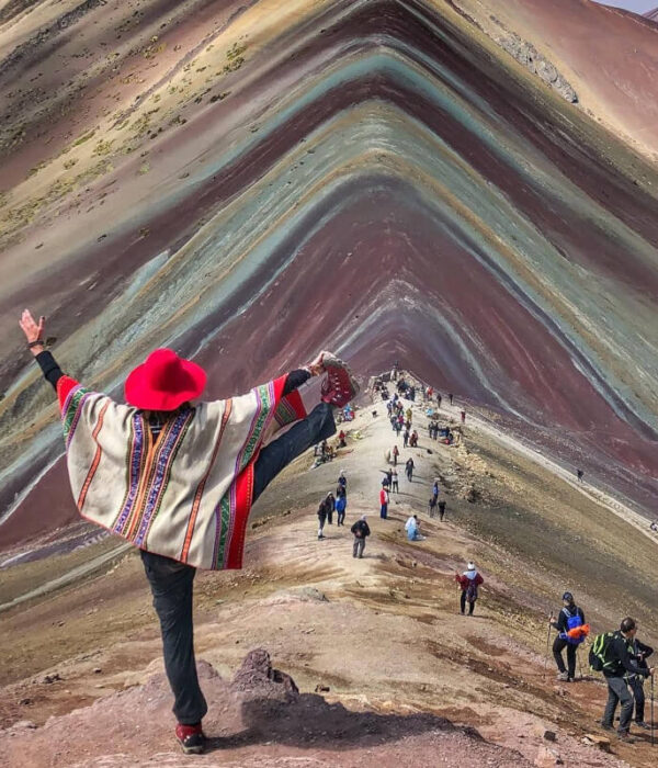 Palccoyo rainbow mountain